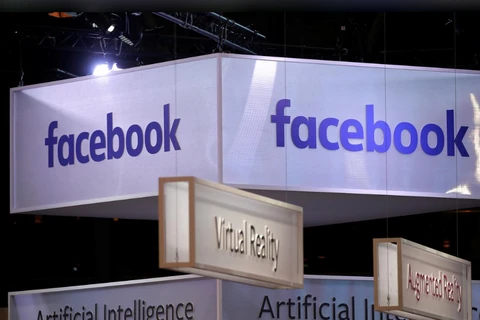 Biểu tượng Facebook tại một hội chợ công nghệ ở Paris, Pháp. (Nguồn: Reuters)