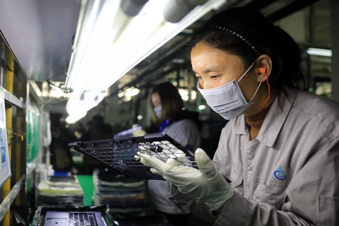 Một nhà máy sản xuất máy tính xách tay ở Trung Quốc. (Nguồn: AFP)