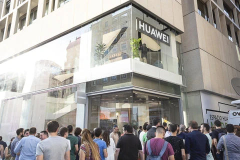 Bên ngoài cửa hàng của Huawei ở Madrid, Tây Ban Nha. (Nguồn: elperiodico.com)