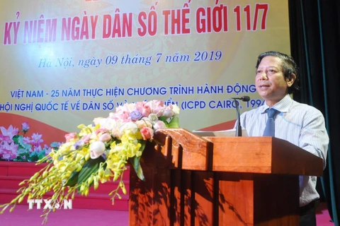 Phó Giám đốc Sở Y tế Hà Nội Hoàng Đức Hạnh phát biểu tại Lễ míttinh kỷ niệm Ngày Dân số thế giới. (Ảnh: Tuyết Mai/TTXVN)