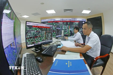 Hoạt động tại Trung tâm điều khiển xa thuộc Tập đoàn Điện lực Việt Nam (EVN). Ảnh minh họa. (Ảnh: Ngọc Hà/TTXVN)