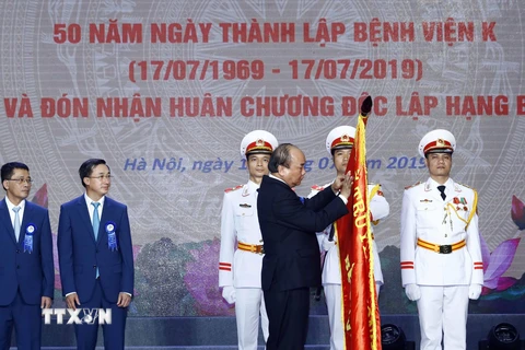 Hình ảnh Thủ tướng dự lễ kỷ niệm 50 năm ngày thành lập Bệnh viện K 