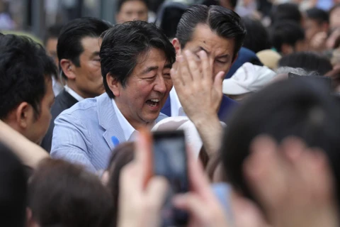 Thủ tướng Nhật Bản Shinzo Abe tham gia vận động bầu cử Thượng viện. (Nguồn: Bloomberg)