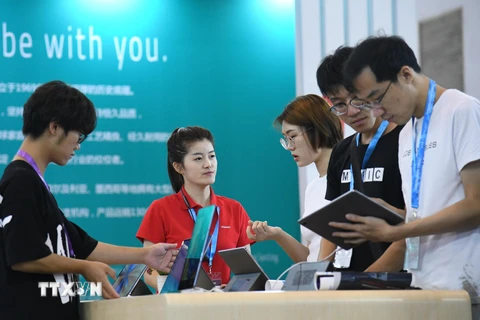 Một gian hàng của Huawei tại Triển lãm hàng điện tử tiêu dùng quốc tế Trung Quốc 2019 ở Thanh Đảo, Trung Quốc ngày 20/7. (Nguồn: THX/TTXVN)