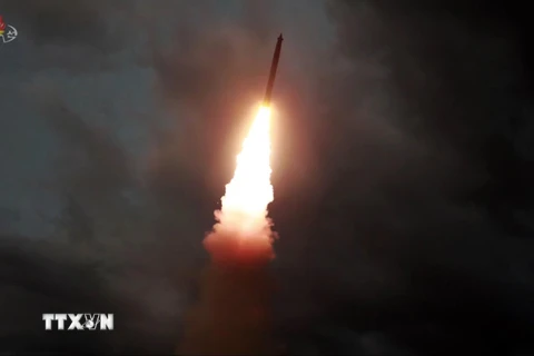 Hệ thống tên lửa đạn đạo dẫn đường mới của Triều Tiên được phóng thử nghiệm ngày 1/8/2019. (Nguồn: YONHAP/TTXVN)