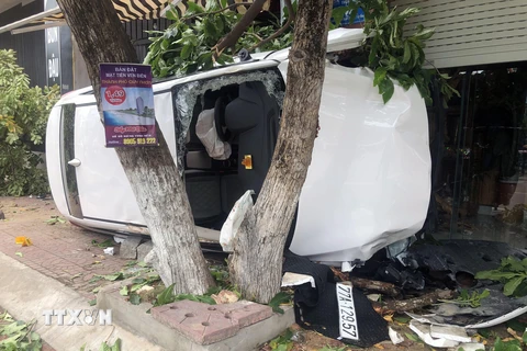 Ôtô lao lên vỉa hè ở Quy Nhơn: Tài xế chết tại chỗ, 1 người bị thương