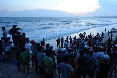Tìm thấy thi thể 2 trong bốn người mất tích khi tắm biển ở Bình Thuận