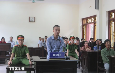 Bị cáo Tạ Tiến Tùng tại phiên tòa xét xử. (Ảnh: Nguyễn Chinh/TTXVN)