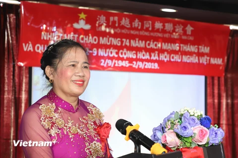 Chủ tịch Liên hiệp Hội Hữu nghị Đồng hương Việt Nam tại Macau, bà Trần Thị Gọn phát biểu tại buổi míttinh. (Ảnh: PV/Vietnam+)