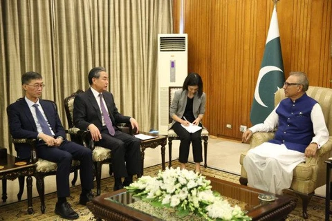 Tổng thống Pakistan Arif Alvi đã gặp Ủy viên Quốc vụ kiêm Ngoại trưởng Trung Quốc Vương Nghị. (Nguồn: fmprc.gov.cn)