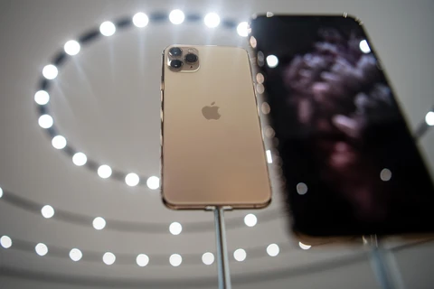 Mẫu điện thoại thông minh mới iPhone 11 Pro được giới thiệu trong buổi ra mắt tại trụ sở của tập đoàn Apple ở Cupertino, bang California (Mỹ) ngày 10/9. (Nguồn: AFP/TTXVN)