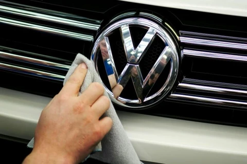 Logo hãng xe Volkswagen. (Nguồn: AFP)