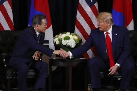 Tổng thống Mỹ Donald Trump gặp Tổng thống Hàn Quốc Moon Jae-in tại New York, ngày 23/9. (Nguồn: Yonhap)