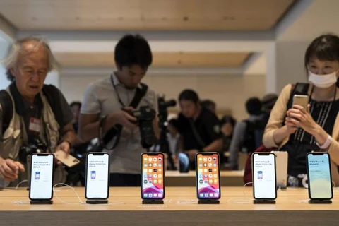 Các mẫu iPhone 11 mới được bày bán trong cửa hàng Apple ở Tokyo. (Nguồn: Getty Images)