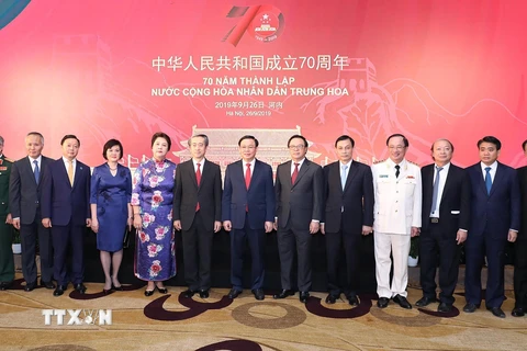 Ủy viên Bộ Chính trị, Phó Thủ tướng Vương Đình Huệ và các đại biểu dự buổi lễ. (Ảnh: Lâm Khánh/TTXVN)