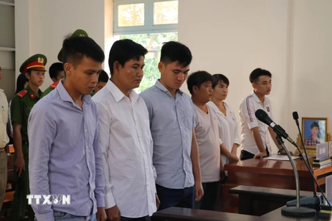 Ba bị cáo gồm Nguyễn Phước Thuận, Nguyễn Minh Huân và Châu Minh Nhựt tại phiên tòa. (Ảnh: Bùi Giang/TTXVN)