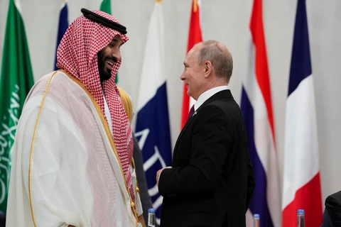 Tổng thống Nga Vladimir Putin với Thái tử Mohammed bin Salman. (Nguồn: Reuters)