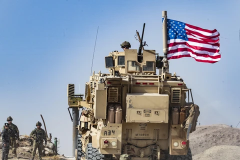 Xe quân sự Mỹ tại căn cứ liên quân ở ngoại ô thị trấn Ras al-Ain thuộc tỉnh Hasakeh, Đông Bắc Syria, giáp giới Thổ Nhĩ Kỳ ngà 6/10/2019. (Nguồn: AFP/TTXVN)
