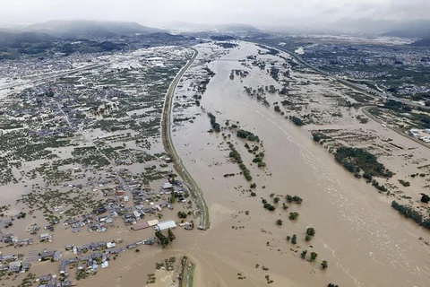 Thành phố Nagano, miền Trung Nhật Bản, chìm trong biển nước. (Nguồn: Kyodo)