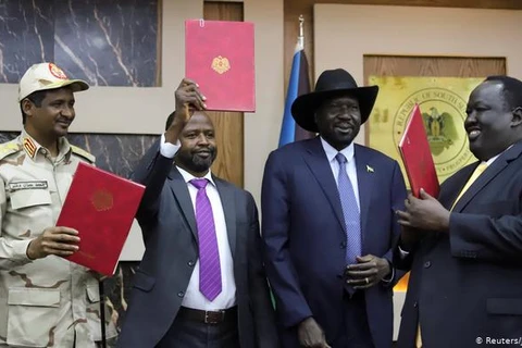 Các bên ở Sudan trong lễ ký tuyên bố hòa bình. (Nguồn: Reuters)