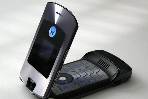 Chiếc Motorola Razr đời đầu. (Nguồn: zdnet.com)