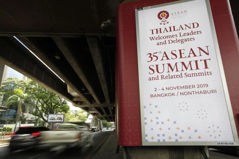 Panô tuyên truyền về Hội nghị Cấp cao ASEAN 35 trên đường phố Bangkok. (Nguồn: bangkokpost.com)