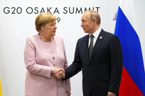 Tổng thống Nga Vladimir Putin gặp Thủ tướng Đức Angela Merkel bên lề Hội nghị thượng đỉnh G-20 ở Osaka, Nhật Bản, tháng 6/2019. (Nguồn: Reuters)