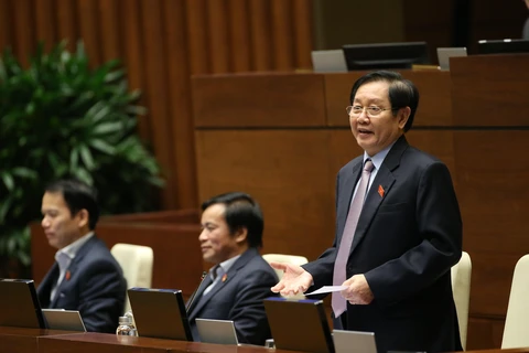 Bộ trưởng Bộ Nội vụ Lê Vĩnh Tân trả lời chất vấn các câu hỏi của đại biểu Quốc hội. Ảnh: Dương Giang/TTXVN)