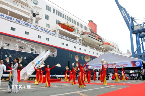 Hình ảnh tàu thanh niên Đông Nam Á và Nhật Bản đến Việt Nam
