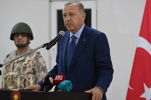 Tổng thống Thổ Nhĩ Kỳ Recep Tayyip Erdogan phát biểu trước các quân nhân tại căn cứ quân sự ở Qatar, ngày 25/11. (Nguồn: Reuters)