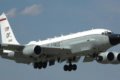 RC-135W là loại máy bay trinh sát thông tin chủ lực của không quân Mỹ. (Nguồn: YouTube)