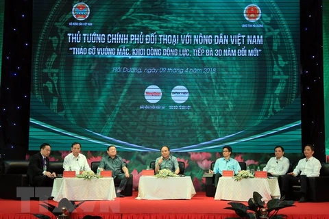 Thủ tướng Nguyễn Xuân Phúc phát biểu tại buổi đối thoại ngày 9/4/2018 ở Hải Dương. (Ảnh: Thống Nhất/TTXVN)