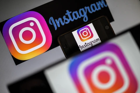Biểu tượng Instagram trên màn hình điện thoại di động. (Nguồn: AFP/TTXVN)