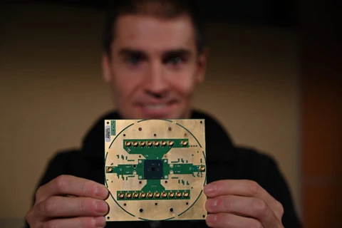 Hệ thống con chip Horse Ridge cho máy tính lượng tử. (Nguồn: Intel)