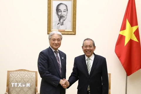 Phó Thủ tướng Thường trực Trương Hòa Bình tiếp ngài Fukuda Tomikazu, Thống đốc tỉnh Tochigi, Nhật Bản đang thăm và làm việc tại Việt Nam. (Ảnh: Văn Điệp/TTXVN) 