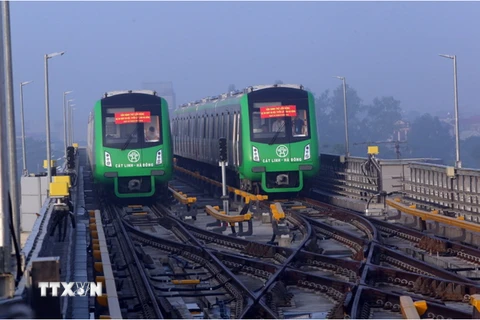Tuyến đường sắt Cát Linh-Hà Đông dự kiến khai thác 13 đoàn tàu chạy với vận tốc thiết kế tối đa 80 km/giờ, vận tốc bình quân khai thác 35 km/giờ, khai thác với tần suất vận chuyển khoảng 2 phút/chuyến. (Ảnh: Huy Hùng/TTXVN) 
