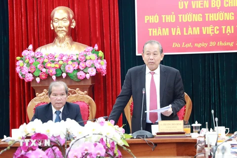 Phó Thủ tướng Trương Hòa Bình phát biểu tại buổi làm việc. (Ảnh: Chu Quốc Hùng/TTXVN)