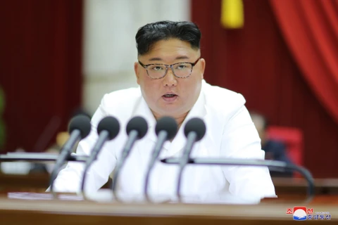 Nhà lãnh đạo Triều Tiên Kim Jong-un chủ trì phiên họp ngày thứ 2 trong kỳ họp toàn thể lần thứ 5 Ủy ban Trung ương đảng Lao động Triều Tiên khóa VII ở thủ đô Bình Nhưỡng ngày 29/12/2019. (Nguồn: Yonhap/TTXVN)