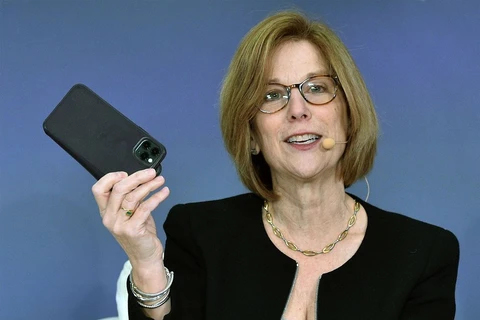 Giám đốc cấp cao của Apple Jane Horvath phát biểu tại hội thảo trong khuôn khổ CES 2020. (Nguồn: Getty Images)