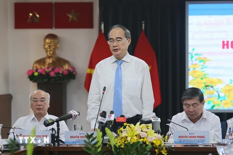 Bí thư Thành ủy Thành phố Hồ Chí Minh Nguyễn Thiện Nhân phát biểu tại buổi họp mặt. (Ảnh: Thanh Vũ/TTXVN) 