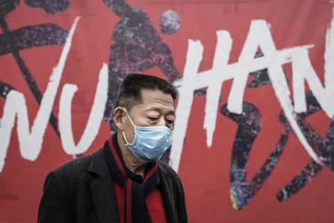 Một người đàn ông đeo khẩu trang trên đường phố Vũ Hán, ngày 22/1. (Nguồn: Getty Images)