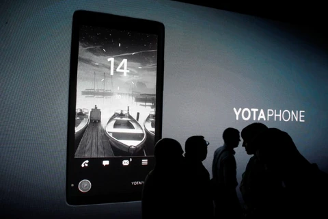 Một buổi ra mắt mẫu điện thoại thông minh mới Yotaphone ở Nga. (Nguồn: Reuters)