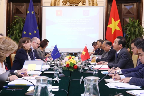 Cuộc họp lần thứ nhất Tiểu ban Các vấn đề chính trị trong khuôn khổ Ủy ban hỗn hợp Việt Nam-Liên minh châu Âu (EU). (Ảnh: Lâm Khánh/TTXVN)