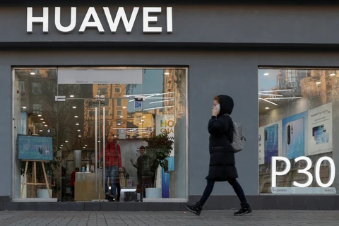 Một cửa hàng Huawei ở trung tâm Kiev, Ukraine. (Nguồn: Reuters) 
