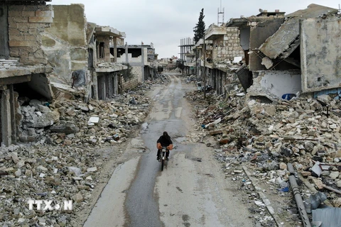 Cảnh đổ nát sau một cuộc tấn công ở thị trấn Kafranbel, tỉnh Idlib, Tây Bắc Syria ngày 15/2/2020. (Nguồn: AFP/TTXVN)