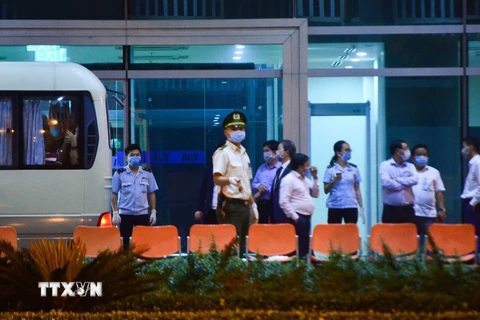Quảng Nam thông tin về việc đưa 4 du khách Anh ra sân bay Đà Nẵng 