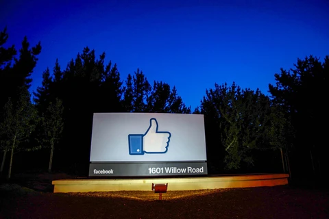 Biểu tượng nút like ở trụ sở Facebook, Menlo Park, California, Mỹ. (Nguồn: Getty Images)