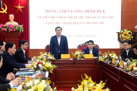 Bí thư Thành ủy Hà Nội Vương Đình Huệ phát biểu tại buổi làm việc. (Nguồn: TTXVN)