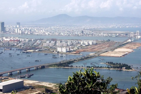 Vịnh Mân Quang (Đà Nẵng) nhìn từ bán đảo Sơn Trà. (Ảnh: Trần Lê Lâm/TTXVN)