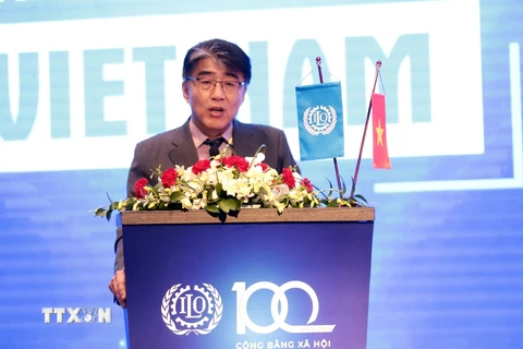 Ông Chang Hee Lee, Giám đốc Văn phòng ILO tại Việt Nam phát biểu tại Diễn đàn Lao động năm 2019. (Ảnh: Anh Tuấn/TTXVN)